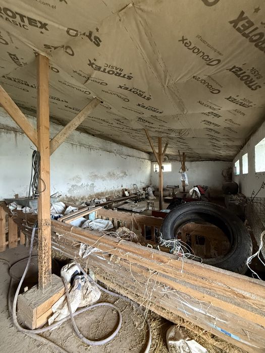 Ферма утеплена з підводом води та земельною ділянкою