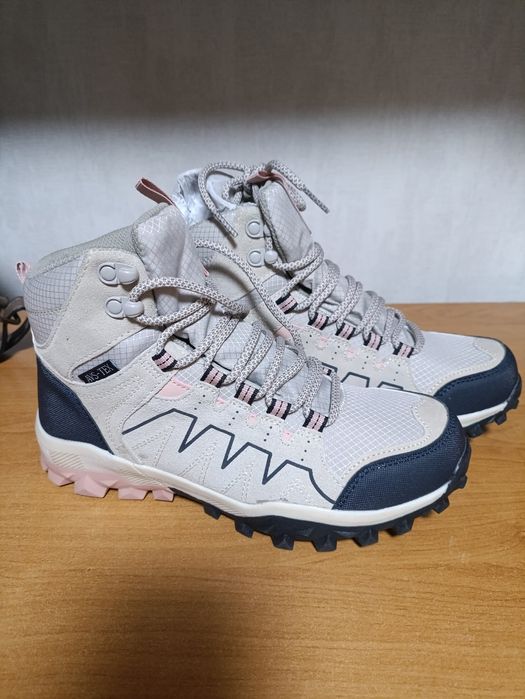 Продам Нові зимовв кросівки