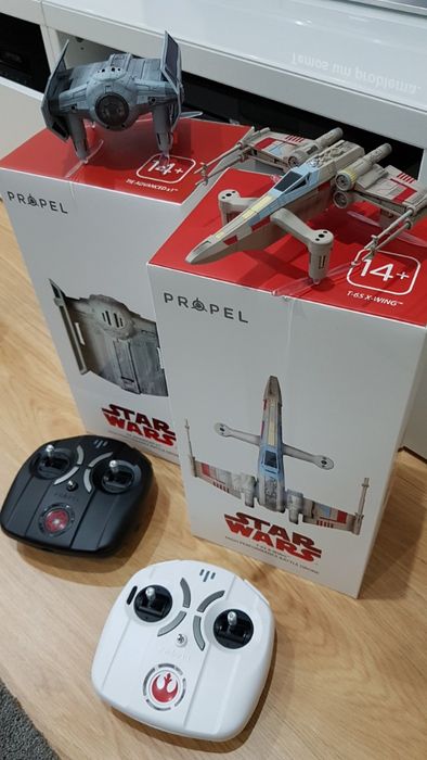 Vendo 2 drones de colecção de Star Wars