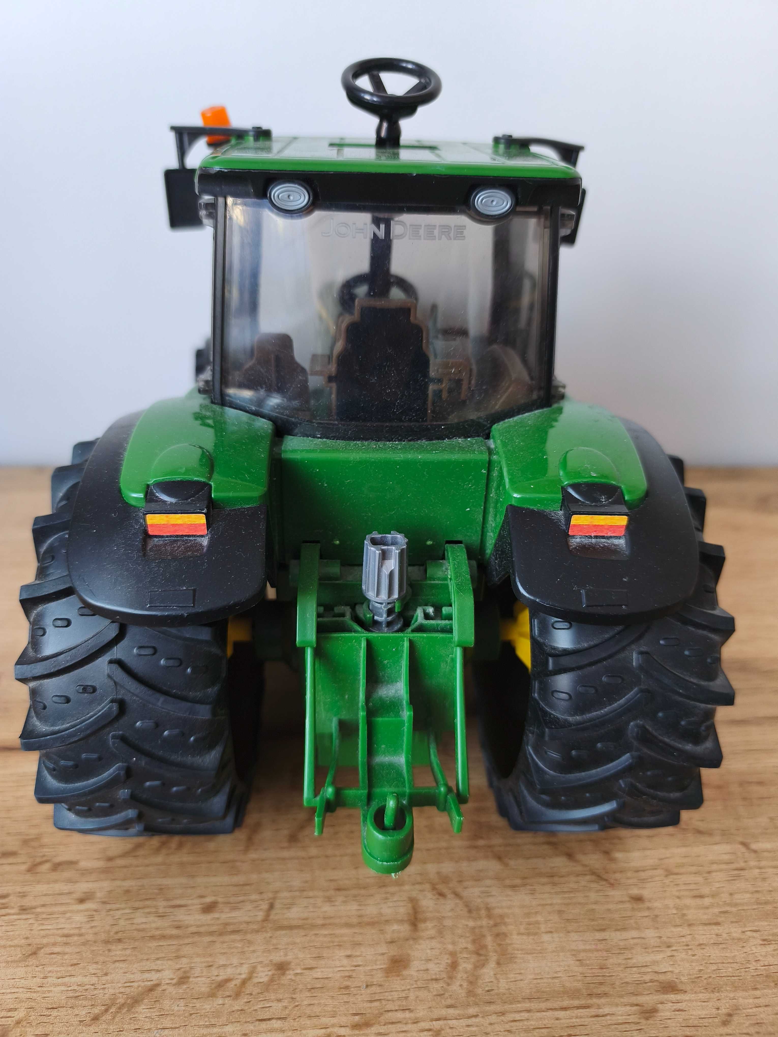 Traktor,ciągnik John Deere z kierownicą