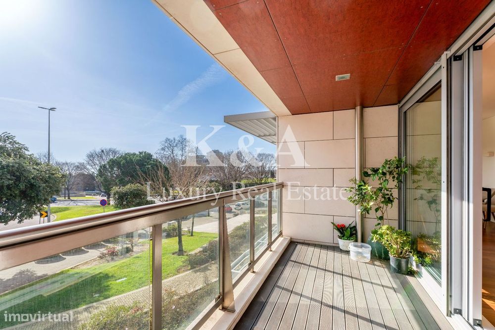 Apartamento T4 em zona tranquila da Foz do Douro.