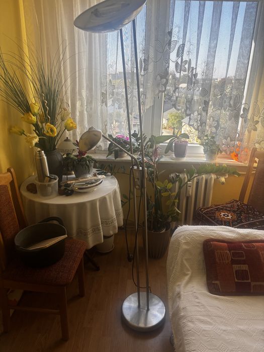Lampa stojąca używana