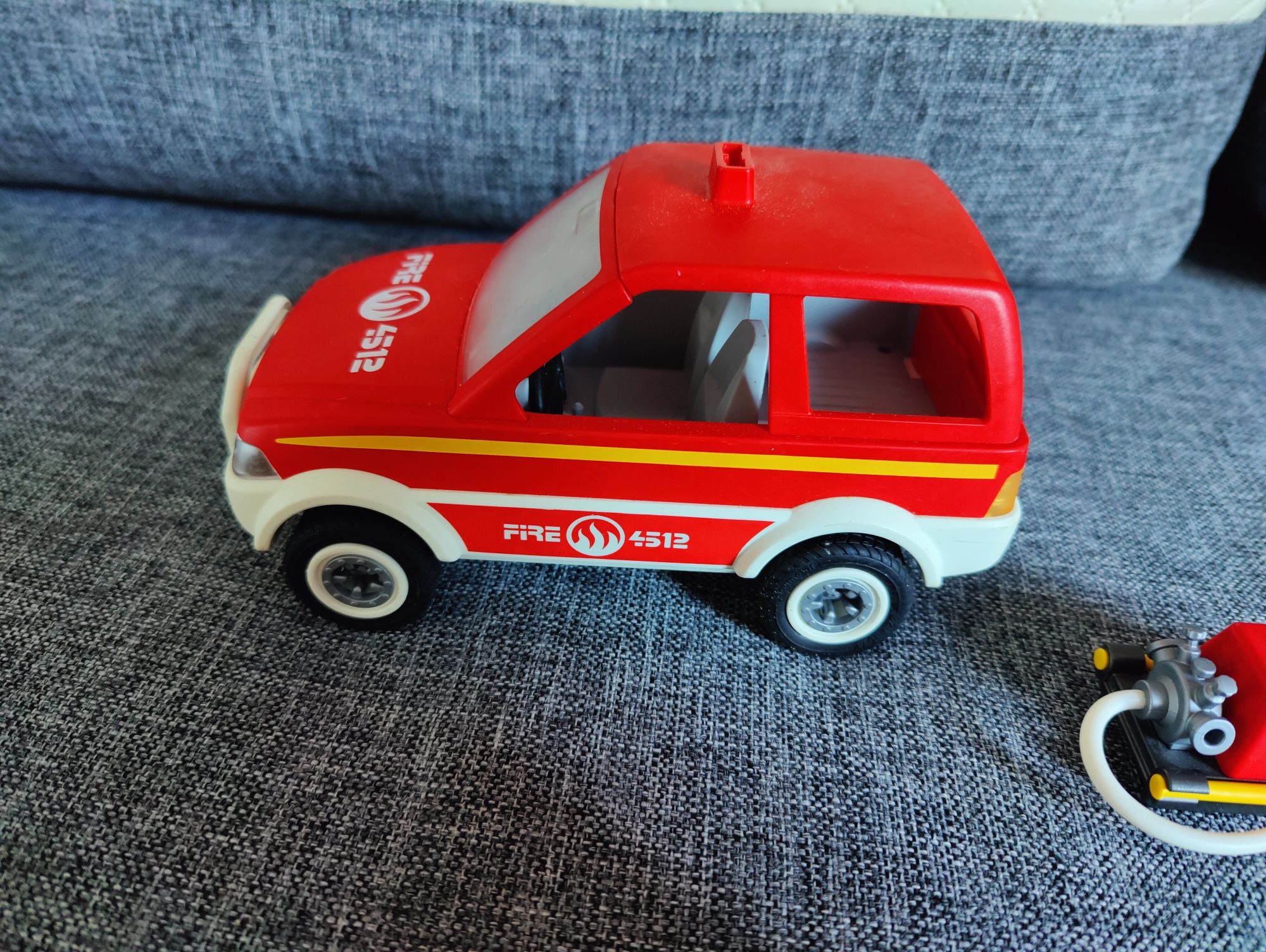 Playmobil 4822- wóz strażacki + nowy ludzik