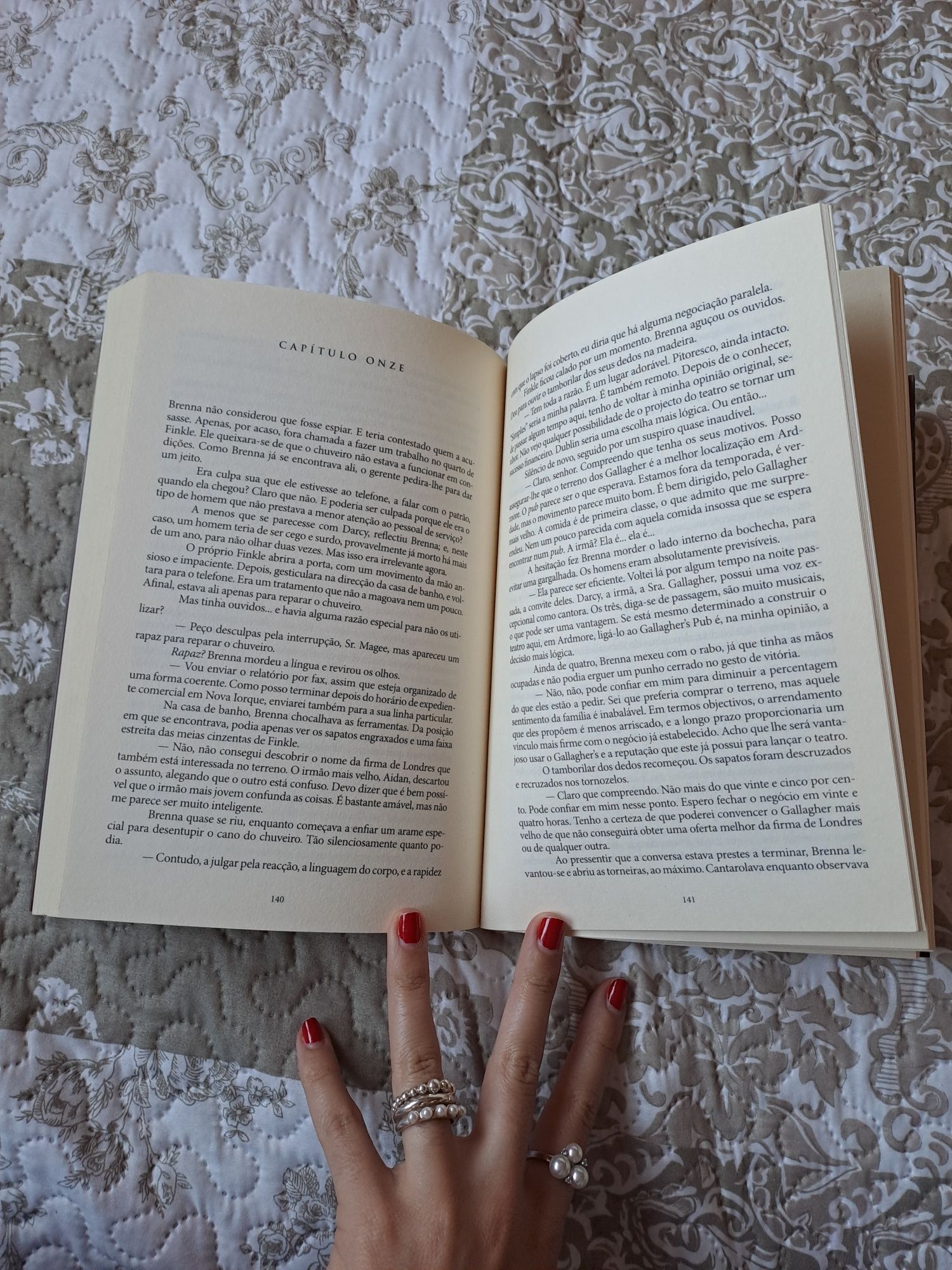Livro "As Lágrimas da Lua" de Nora Roberts