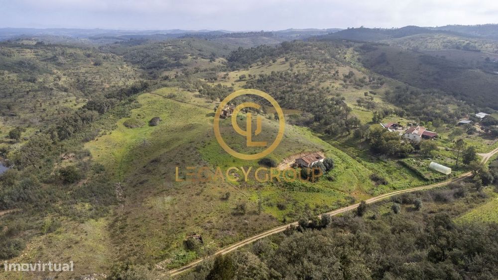 Quinta de 6 ha com ruina de 118m2 em Luzianes, Odemira