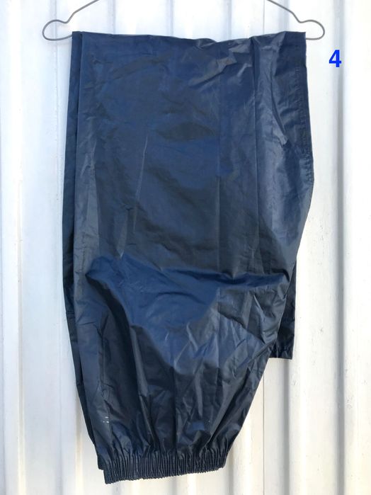 Fatos impermeáveis / fatos de oleado em bom estado