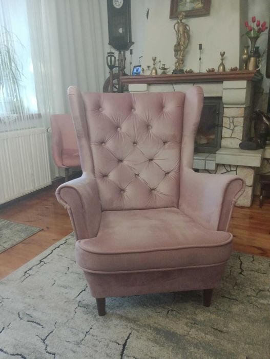 fotel uszak ciemny róż.