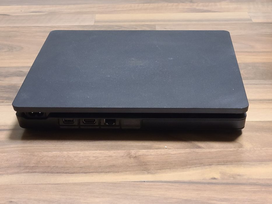 Продам игровую приставку Sony Playstation 4 slim 1tb
