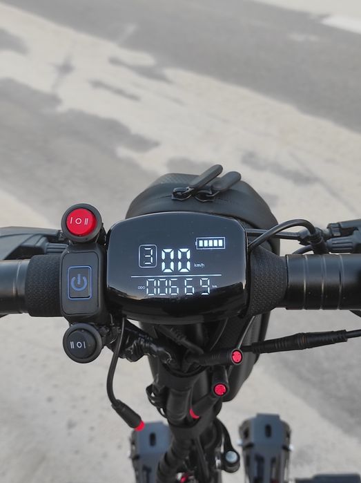 Електросамокат giant