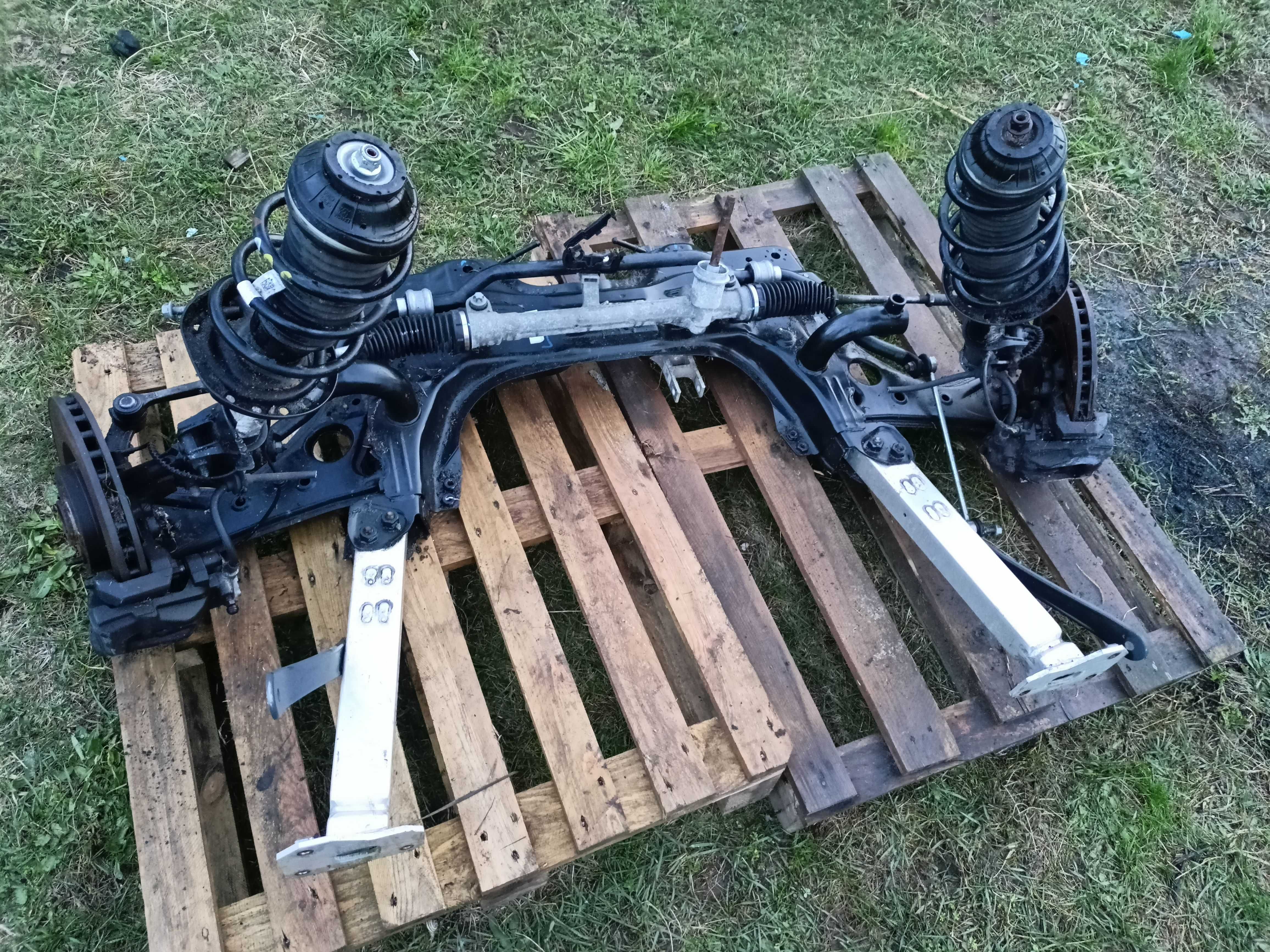 Zwrotnica prawa lewa amortyzator Mcpherson  FIAT 500L 1.4