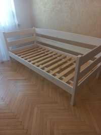 Продам кровать 90*200 из массива дерева(вся)и ящиками