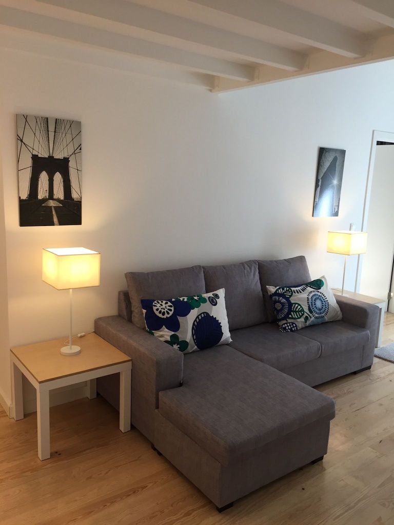 SEM CAUÇÃO. Quarto para raparigas.