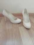 Buty na obcasie białe 34