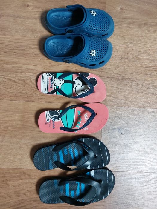 Chinelos e Crocs, menino, número 29, 30 e 31