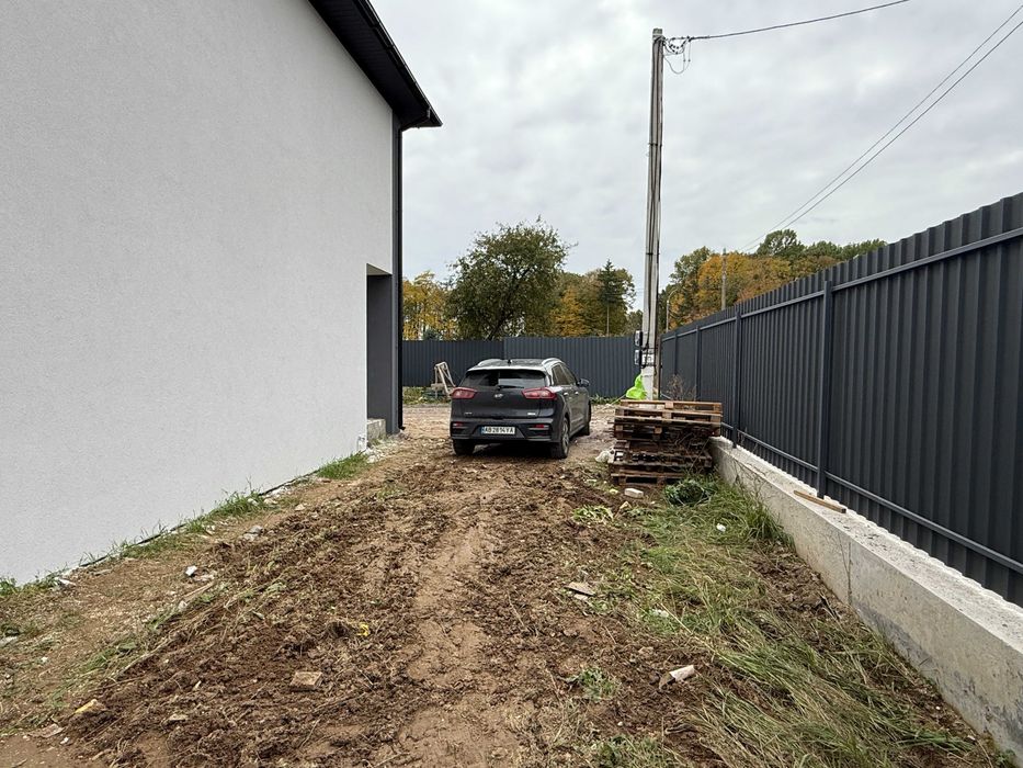 Продаємо дуплекс з гаражем і ділянкою 3.5 сотки