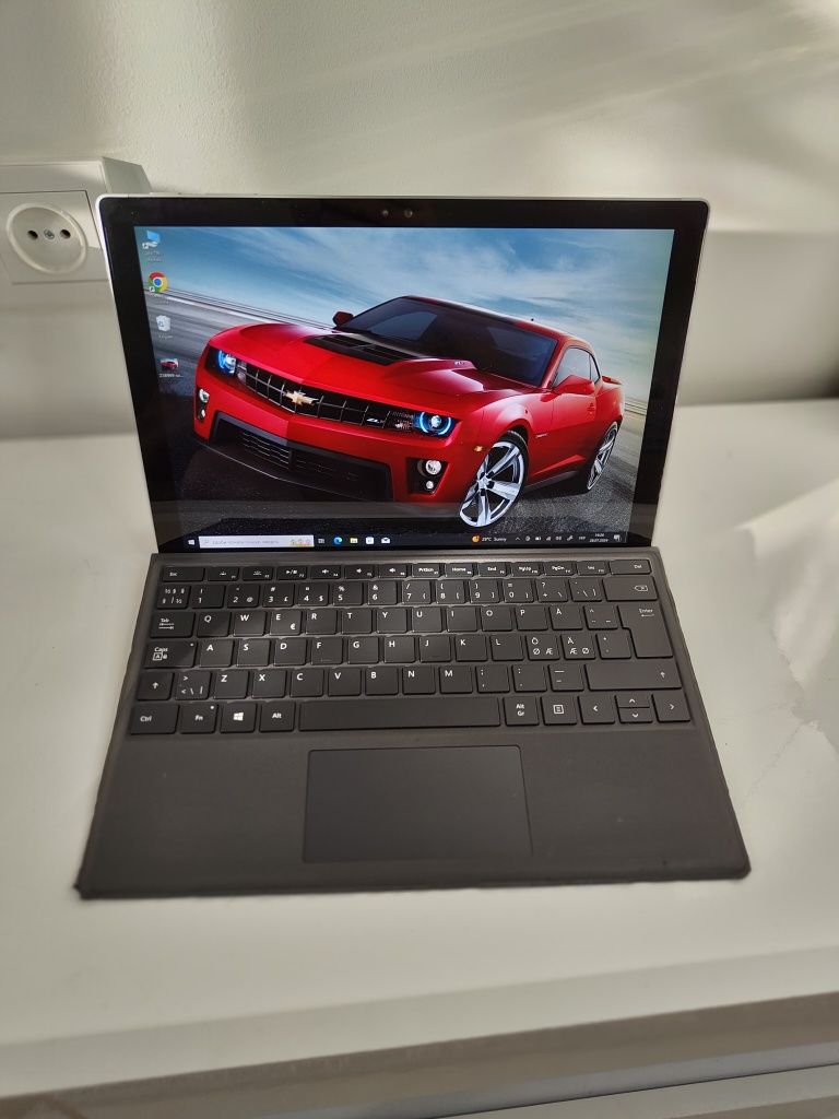 Планшет microsoft surface pro 4/i5 6300u/8 ГБ/SSD 256 ГБ/2К