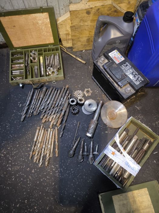 Продам фрези свердла по металу