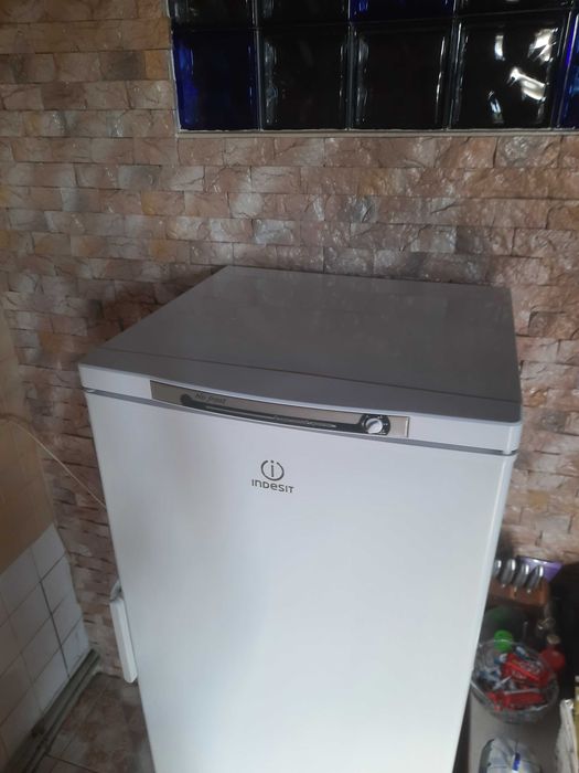 Морозильна камера INDESIT SFR 167 NF