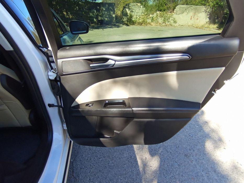 Ford fusion hybrid titanium 2015