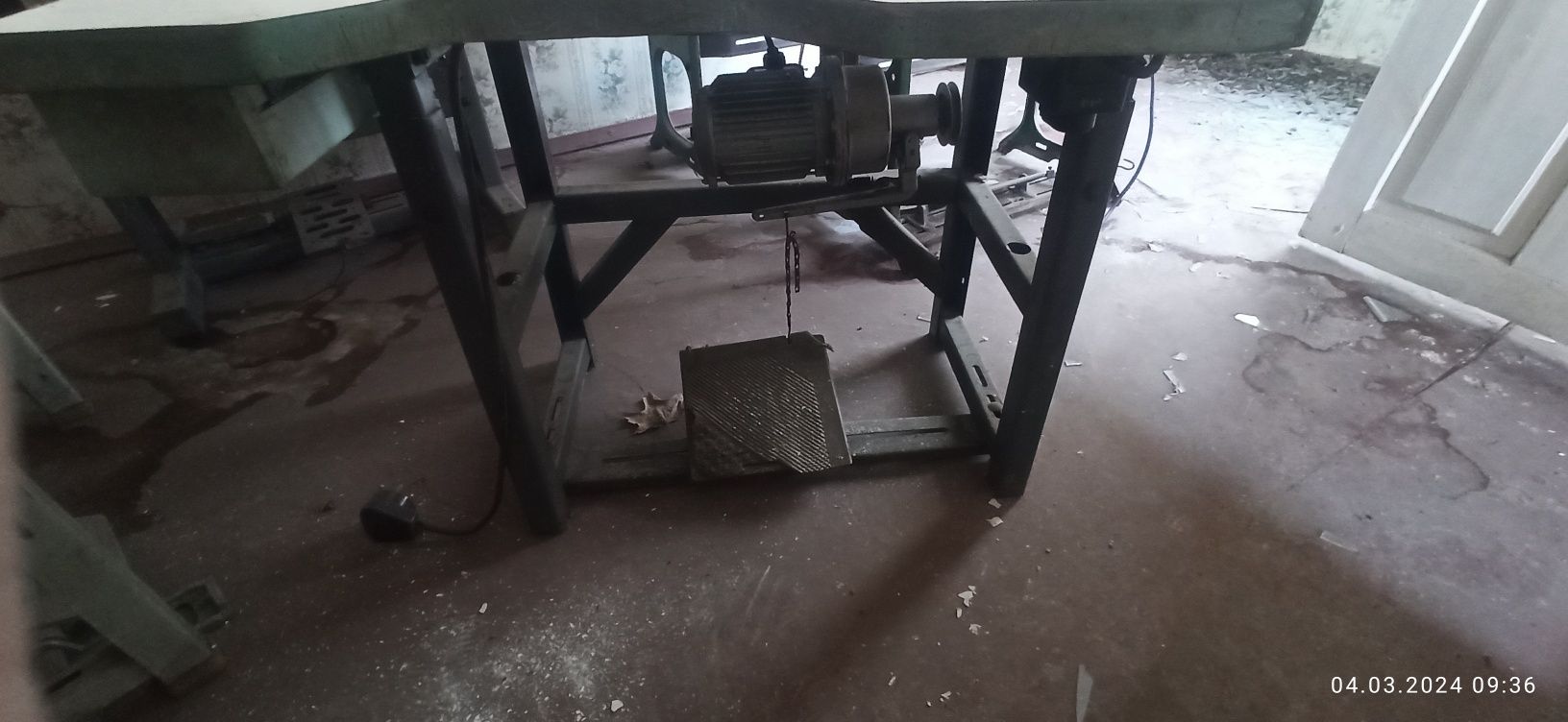 Стол для швейной машини