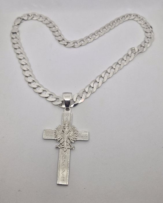 Piękny srebrny zestaw krzyż i figaro łączna Waga 67.30g