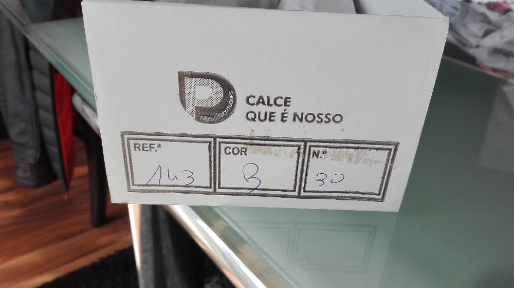 Sapatos em pele branca de criança menina batizado ou casamento tam. 30