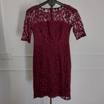 Bordowa koronkowa dopasowana sukienka F&F r. 34 (uk 6)