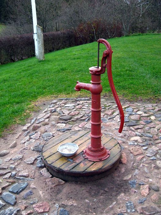 Заб’ю трубу під колонку(помпу) на воду