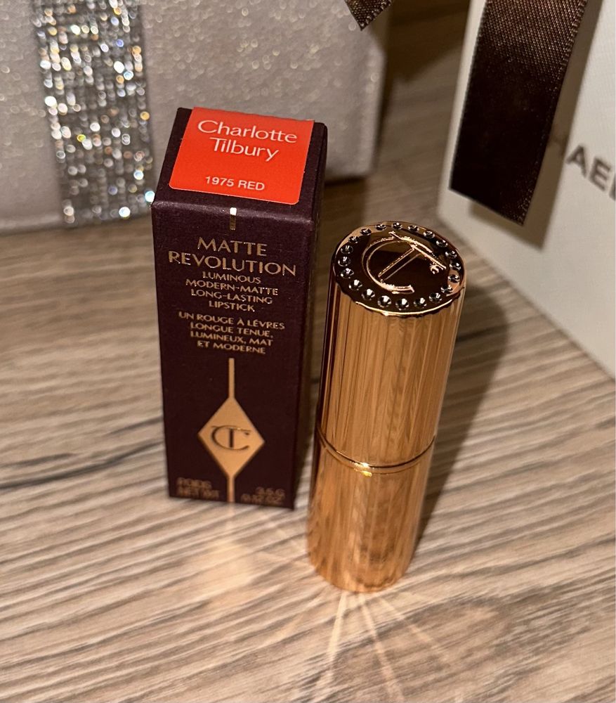 Przepikna czerona pomadka Charlotte Tilbury