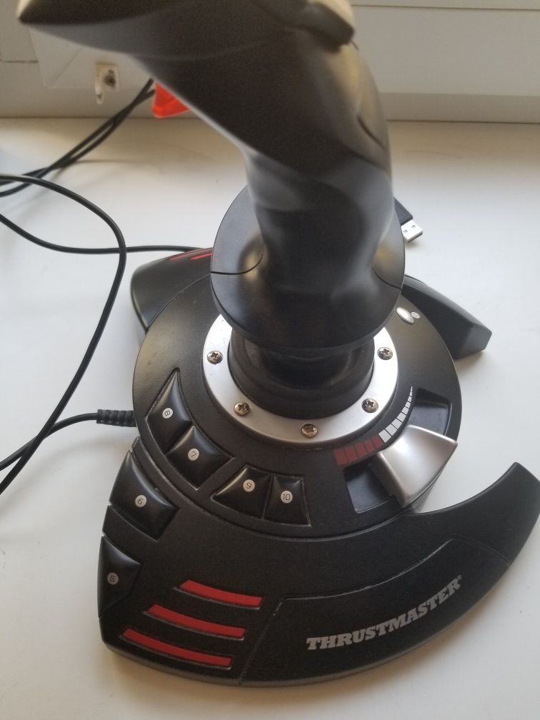 Джойстик thrustmaster t-flight stick x