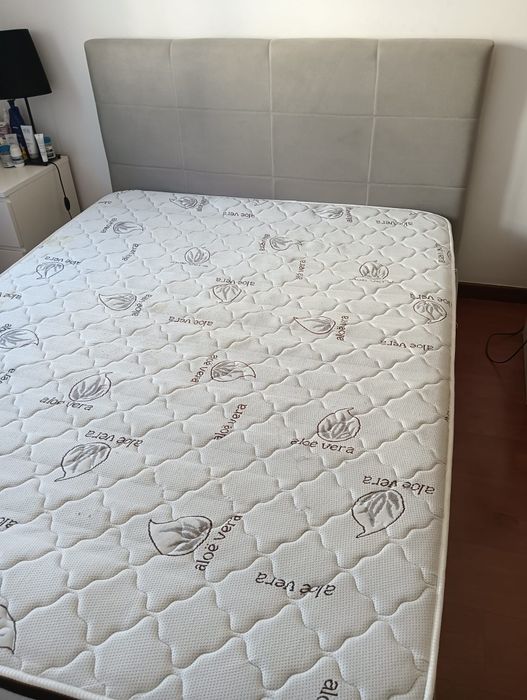 Cama de casal com estrado e colchão