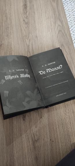 Книга  Де Моллі?