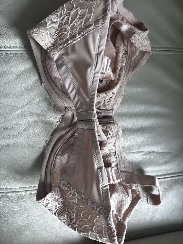 Triumph stanik amourette stanik koronkowy cielisty duzy 80G