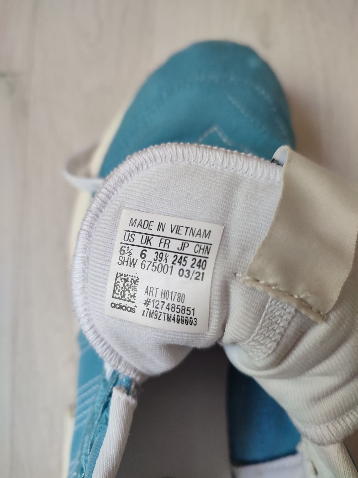 Buty damskie Adidas Primeblue rozmiar 39 i 1/ 3