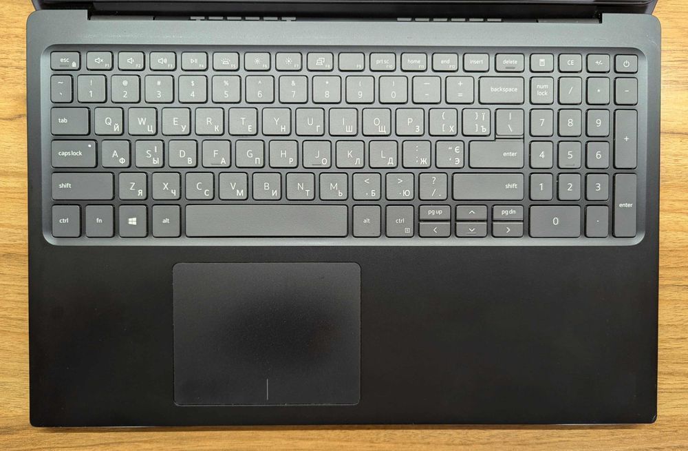 235/Dell Vostro 5590/15,6"/Intel I5-10210U/512 GB SSD/RAM 16 GB/