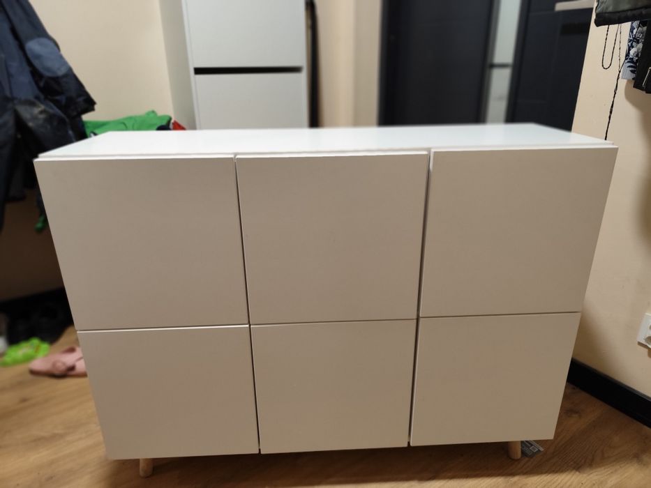 Szafka z drzwiczkami na clik