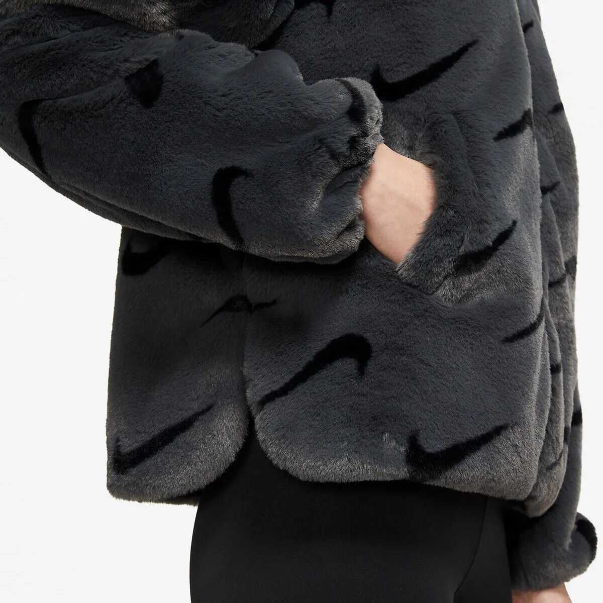 Плюшева шуба куртка nike sportswear plush faux fur all over (оригінал)