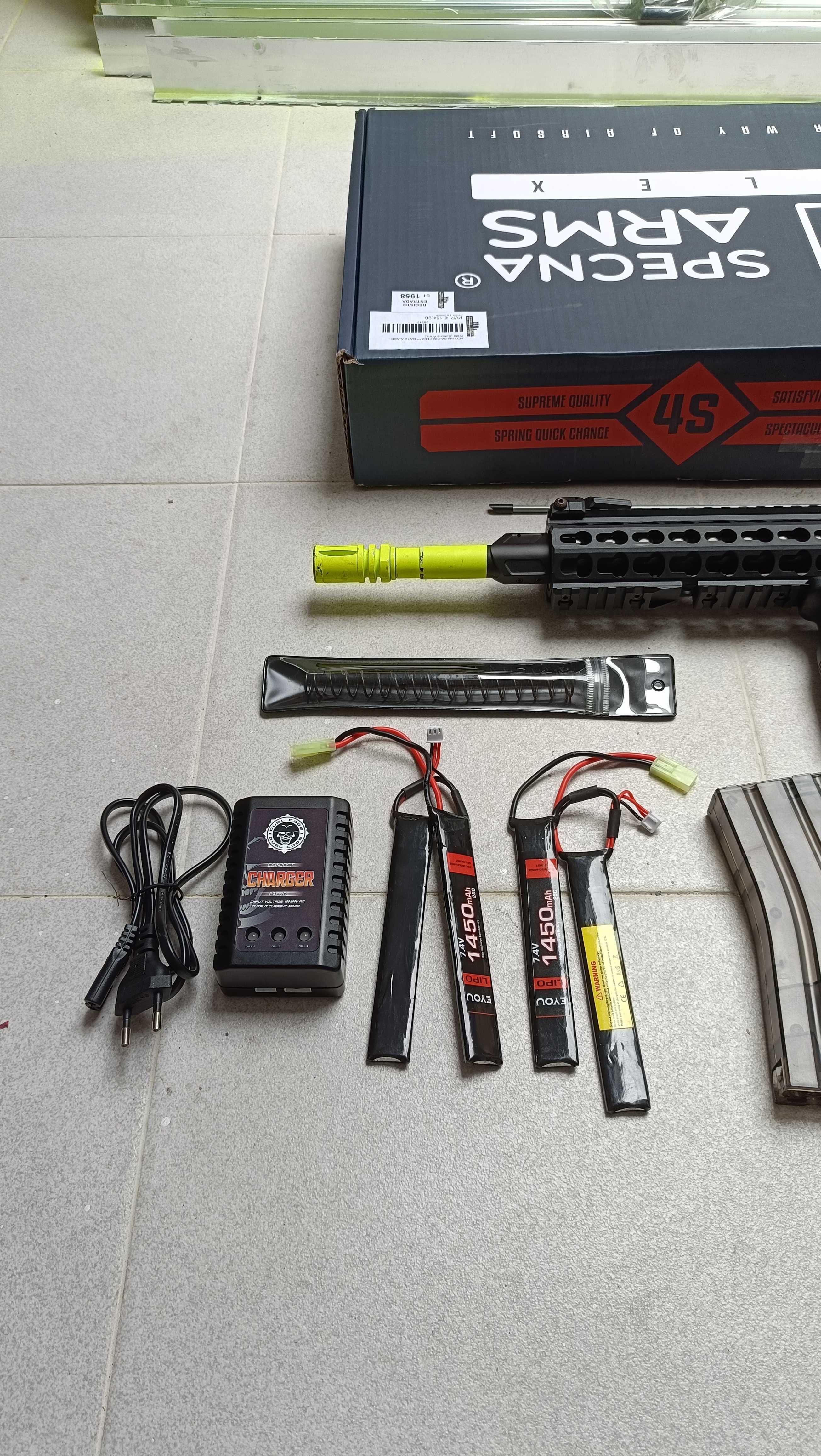 Réplica e equipamento de airsoft (Tudo incluído)