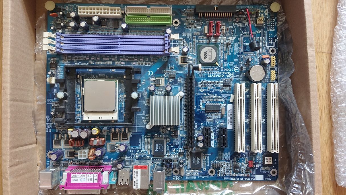 Płyta główna Gigabyte GA-K8VT890 + procesor AMD Sempron SDA2800AIO3BX