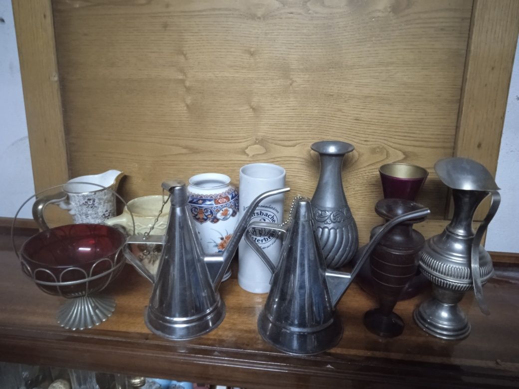 180 peças de louça pratos, travessas, copos e peças de decoração