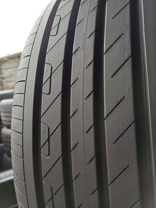215/50/18 Sprzedam parę opon letnich Goodyear