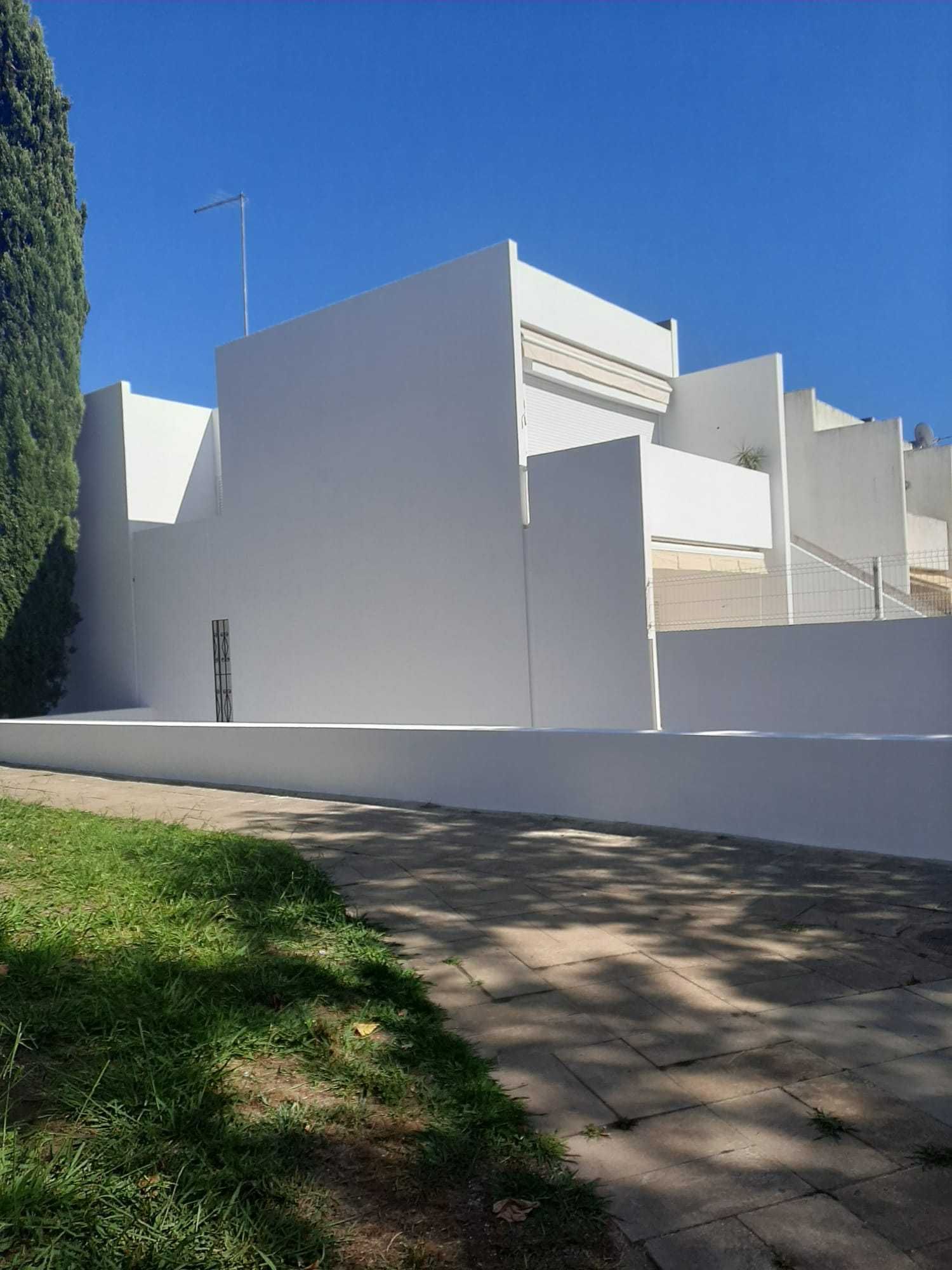 Vilamoura centro - r/c de moradia T2 com jardim