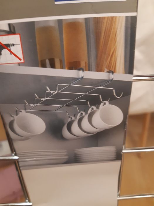Wieszak do szafki na kubki filiżanki Wenko srebrny