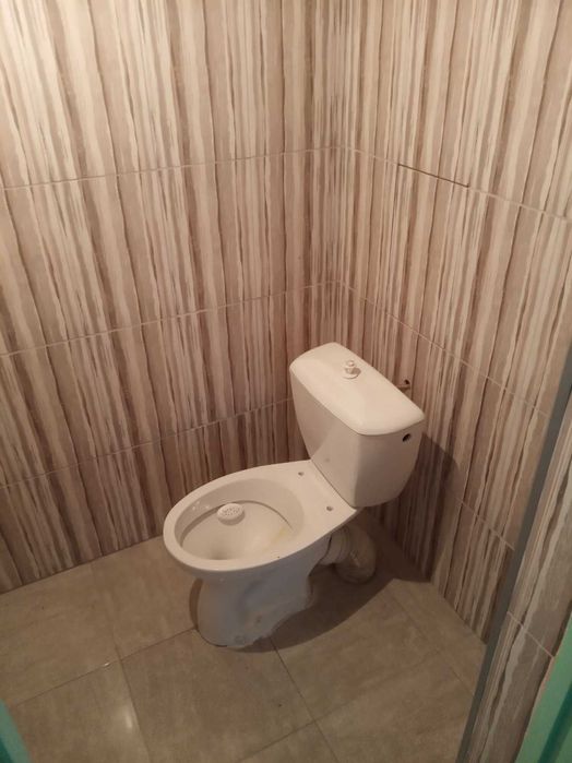 2 кімнатна квартира на Виставці. 50м.кв.