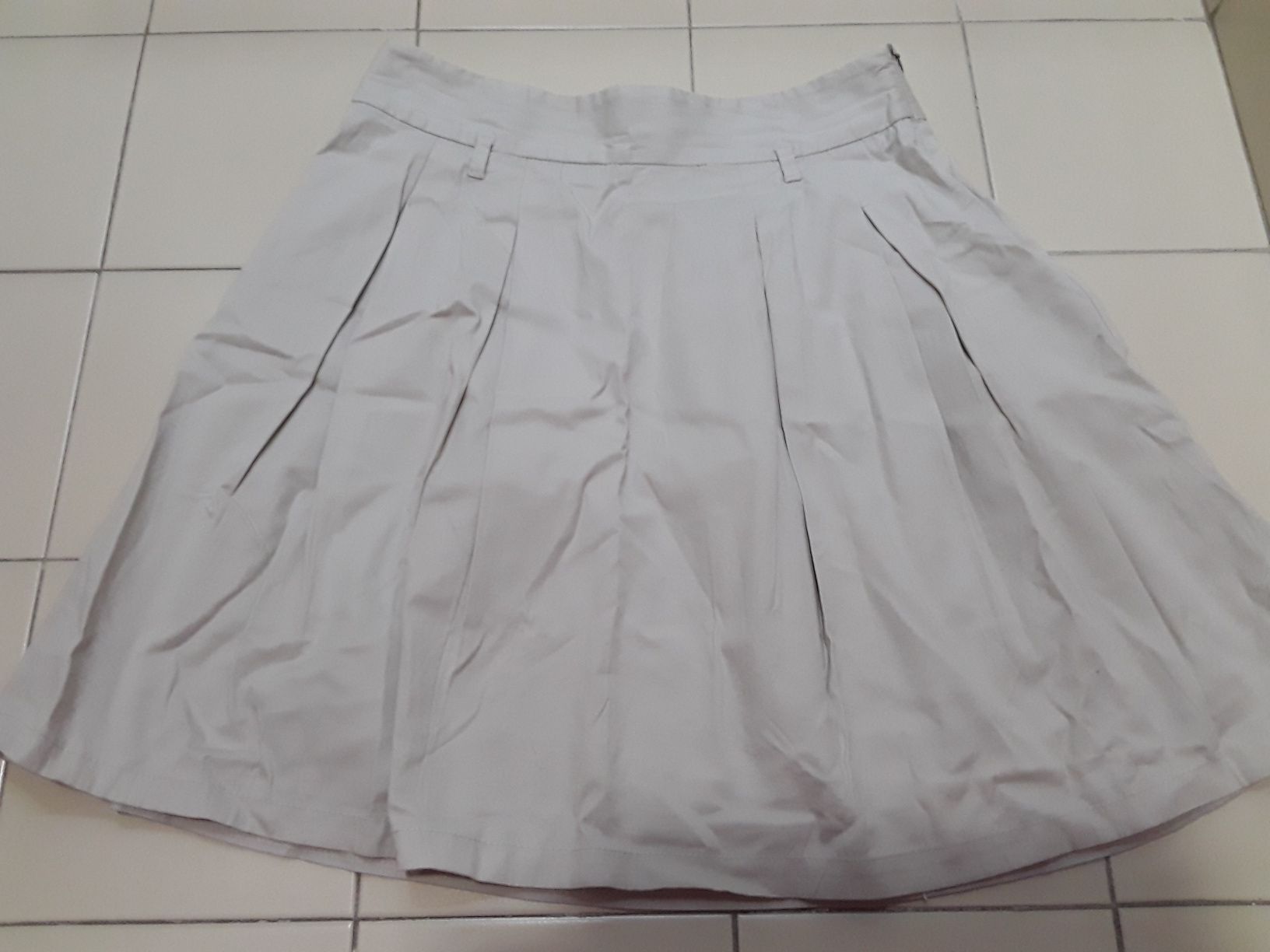 Saia em creme claro da Zara Basic tam. L com cintura larga