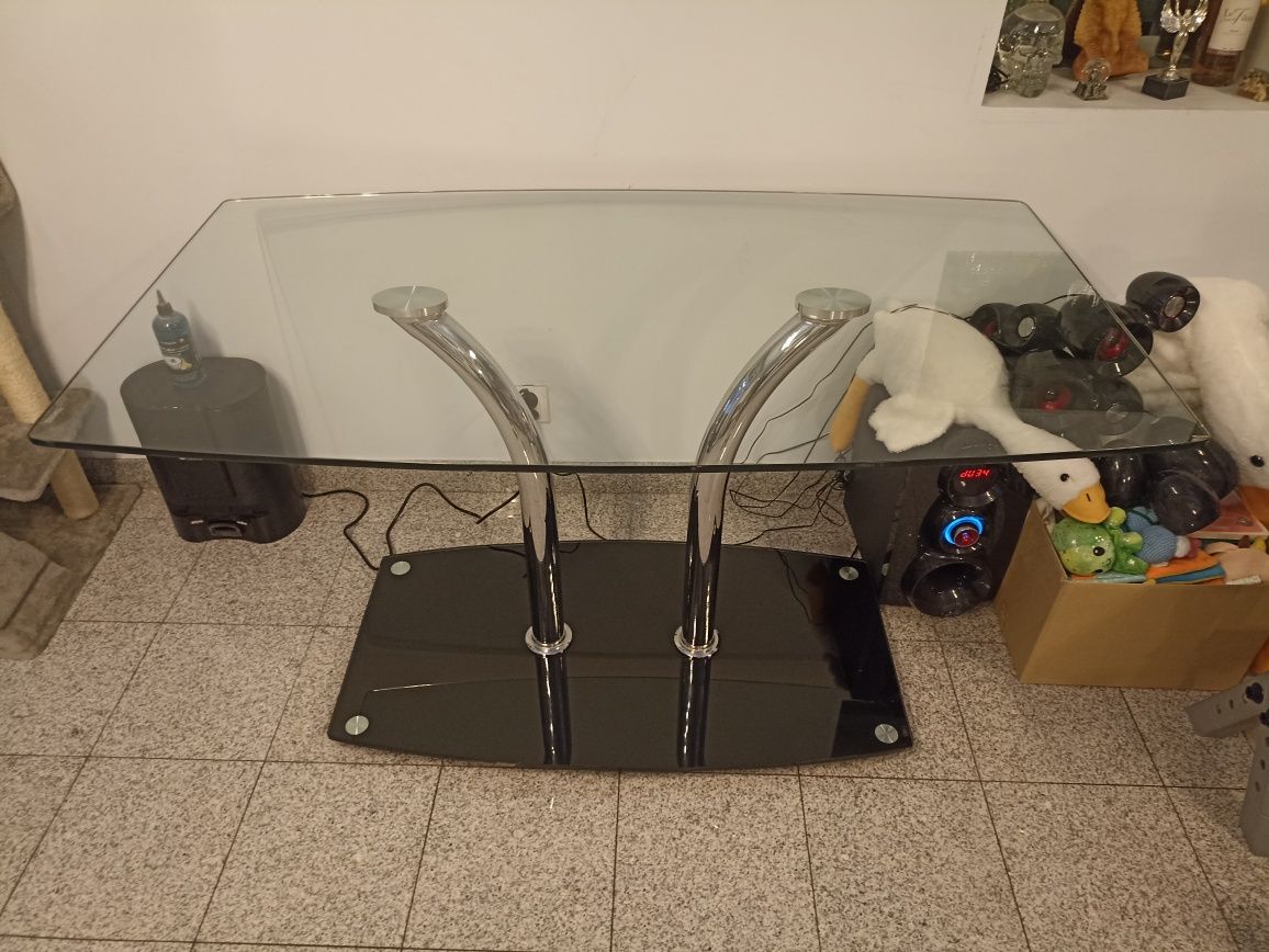 Stolik szklany pod TV