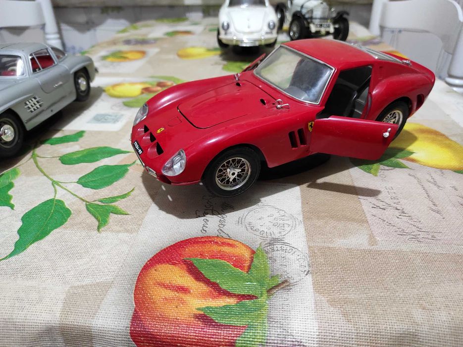 carros de coleção com 25 cm