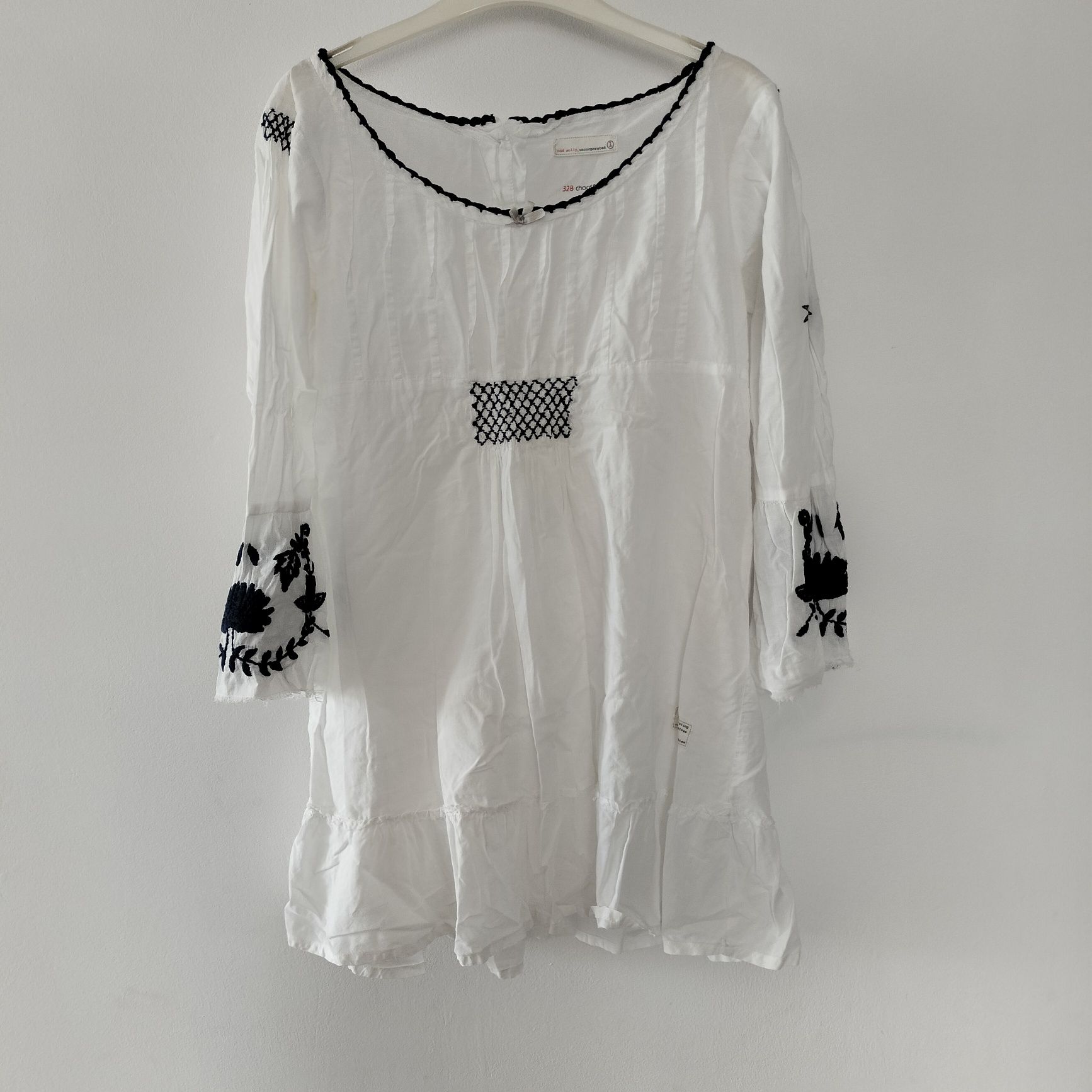 Biała sukienka boho