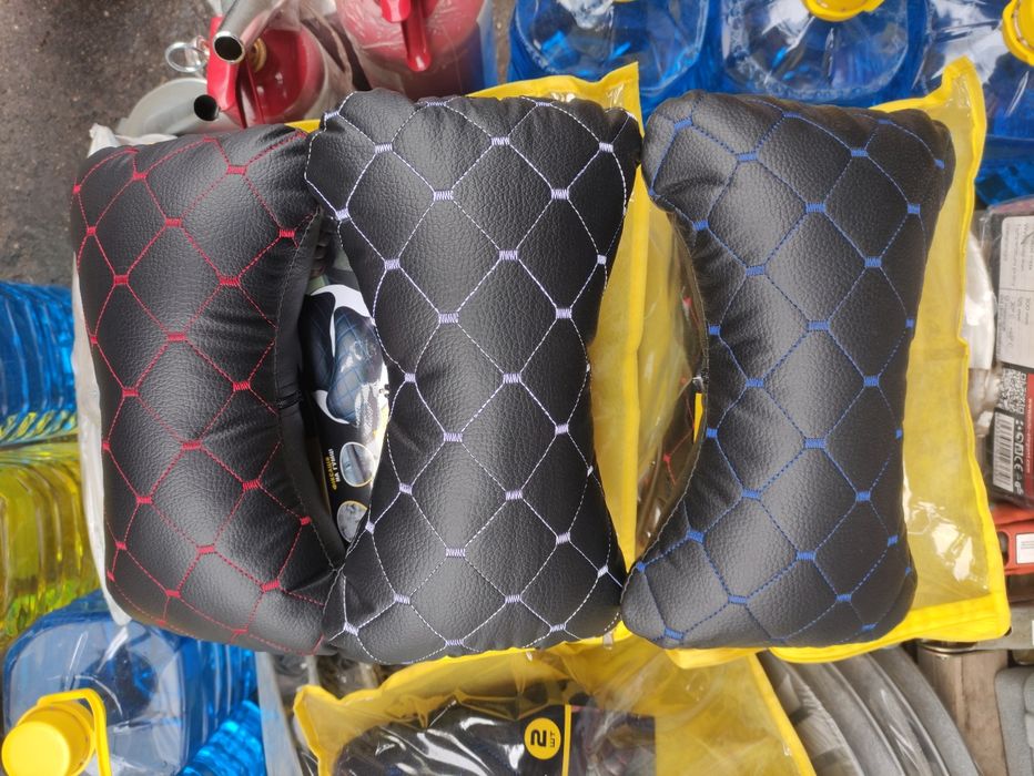 Накидки 2 штуки на сиденья алькантара и кожзам.