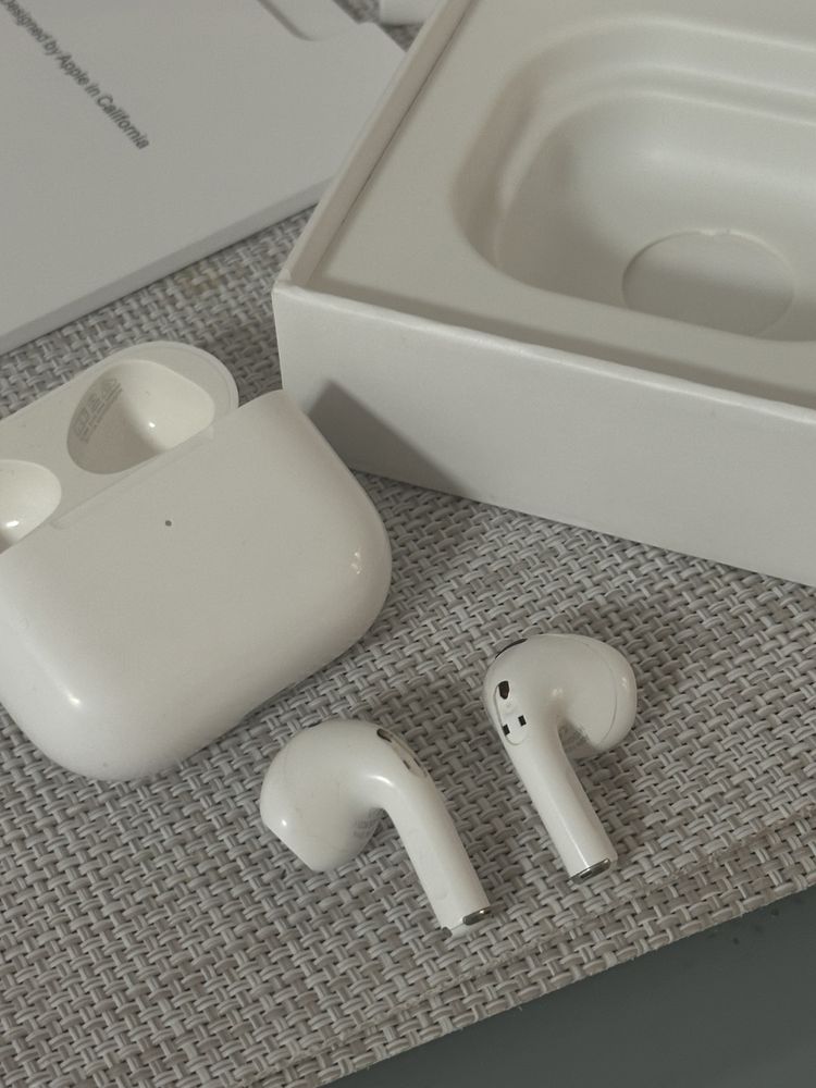 AirPods 3 на запчастини!